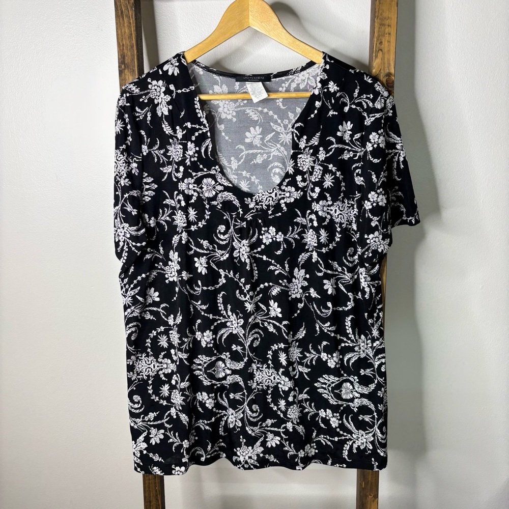 Jonden Floral Black and White Women's Top